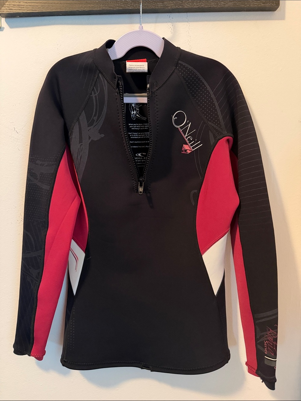 NWOT O'Neill Neoprene Rash Guard